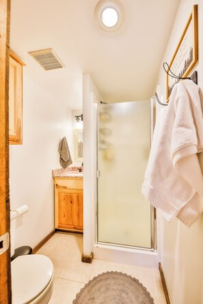 Bathroom - 2bed 2bath Retreat-Cozy Fraser Condo Near Winter Park, Trails & Adventure (Fraser)