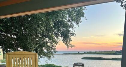 Peaceful 2-bedroom house with beach access