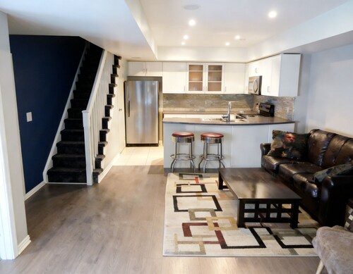 Cozy townhome mere steps away from the Toronto Stadium and nightlife