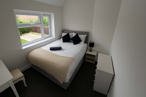 Room - Modern 3-Bedroom Home Near Cribbs Causeway, Bristol (Bristol City)