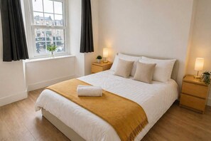 Bed sheets - Central Bristol Apartment with Parking | Sleeps 6 (Bristol City)