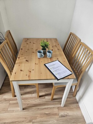 Dining - Central Bristol Apartment with Parking | Sleeps 6 (Bristol City)