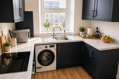 Central Bristol Apartment with Parking | Sleeps 6