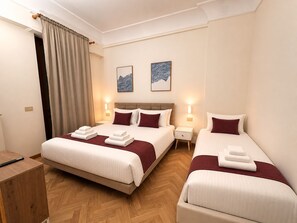 Tabla de planchar con plancha, wifi y ropa de cama 