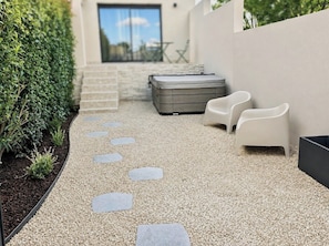 Property grounds - Cosy studio with garden and jacuzzi 5 min from Avignon (Barbentane)