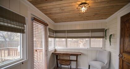 Charming 2-bedroom Cottage in Oldtown Meridian