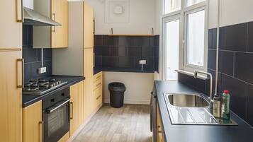 Fridge, stovetop, dishwasher, electric kettle