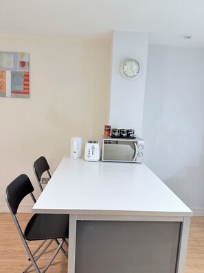 Dining - Modern 2BR/2BA Retreat with Waterfront Views (Cardiff)