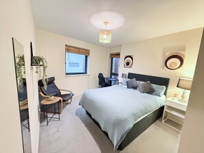 Room - Modern 2BR/2BA Retreat with Waterfront Views (Cardiff)