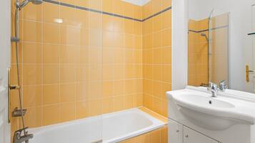 Apartment | Bathroom