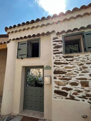 Exterior detail - Completely renovated haven of peace swimming pool (Grimaud)