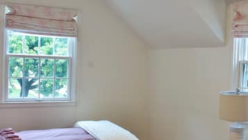 3 bedrooms, WiFi (free), bed sheets