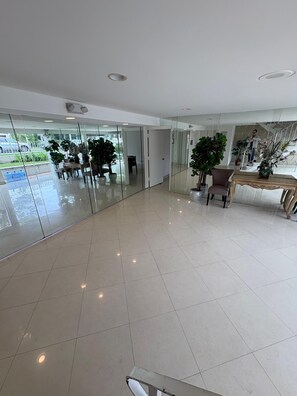 Interior - Fabulous 3-bedroom condo with AC in beautiful Beverly Hills (Beverly Hills)