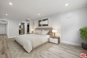 Room - Fabulous 3-bedroom condo with AC in beautiful Beverly Hills (Beverly Hills)