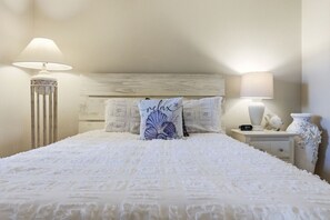 Desk, iron/ironing board, WiFi, bed sheets - Nature Lover’s Paradise: 2BR/2BA Bayfront Retreat 🌿 (St. Pete Beach/Tierra Verde)