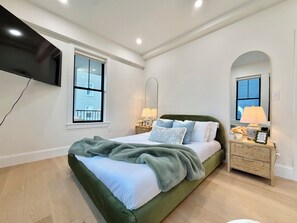 Iron/ironing board, travel cot, free WiFi, bed sheets - Boston Charm 2BR2BTH / 8 Minutes to Boston (Somerville)