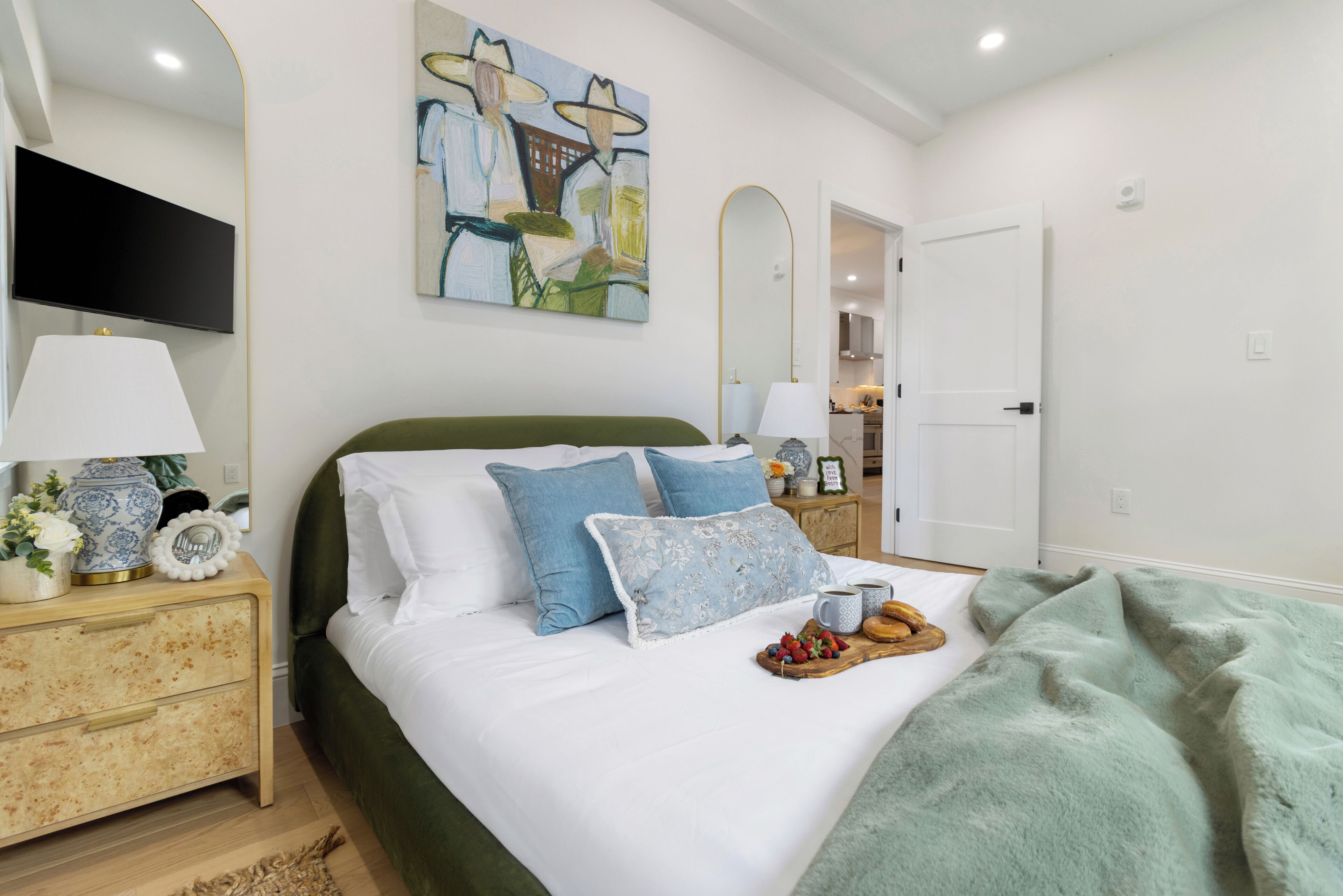 2 habitaciones, tabla de planchar con plancha y cuna de viaje 