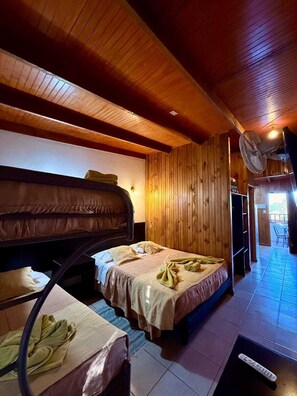 Standard-Ferienhütte, Terrasse, Poolblick | Kostenloses WLAN
