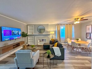 TV, video games - 3500sf, Arcade, 6bdrm,  2 kitchen, 3baths, Parking (Niagara Falls)