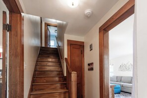 Interior - Sunny Maine Cape Coastal Retreat - Walk to Kittery & Portsmouth & Relax & Unwind (Kittery)