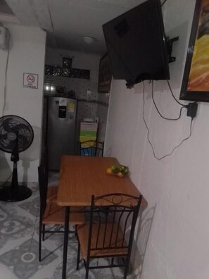 Apartemen Keluarga, pemandangan halaman | Tempat makan
