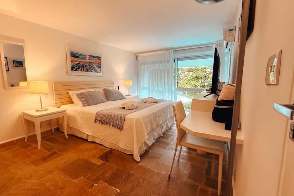 Suite Deluxe, 1 llit de matrimoni | Caixa forta a l'habitació i escriptori 
