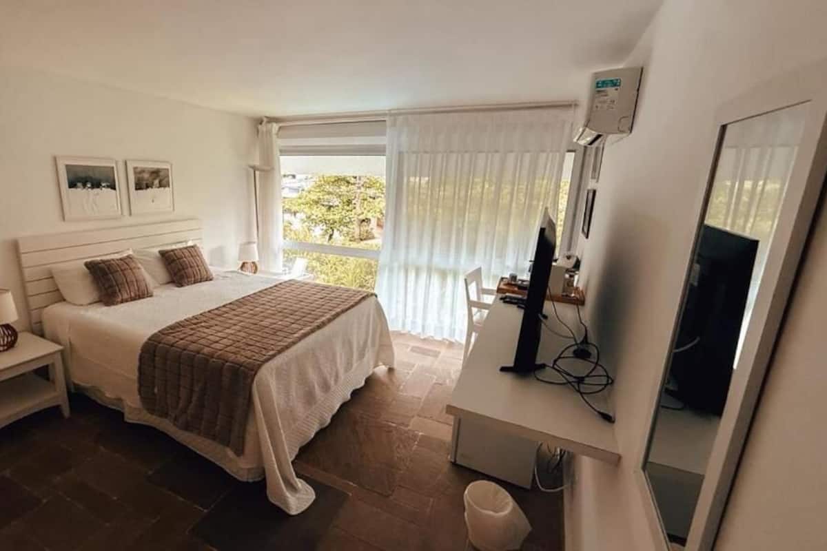 Suite Deluxe, 1 llit de matrimoni | Caixa forta a l'habitació i escriptori 