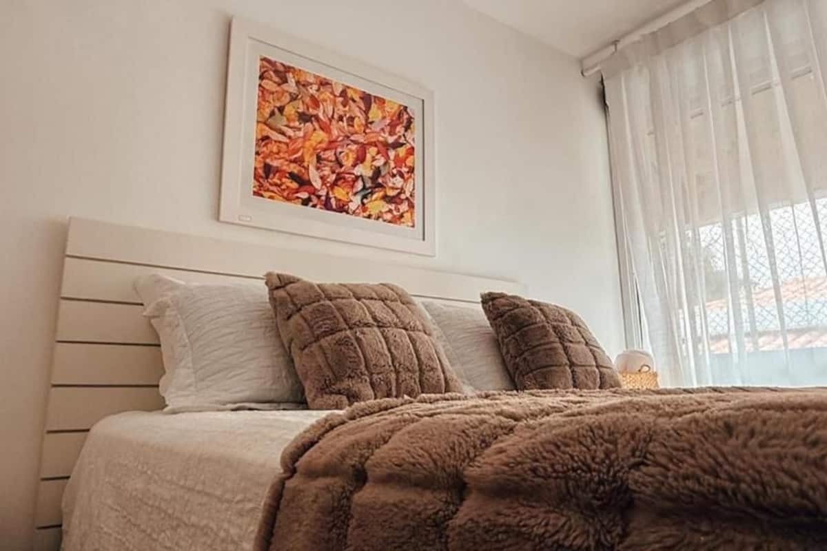 Suite estàndard | Caixa forta a l'habitació i escriptori 