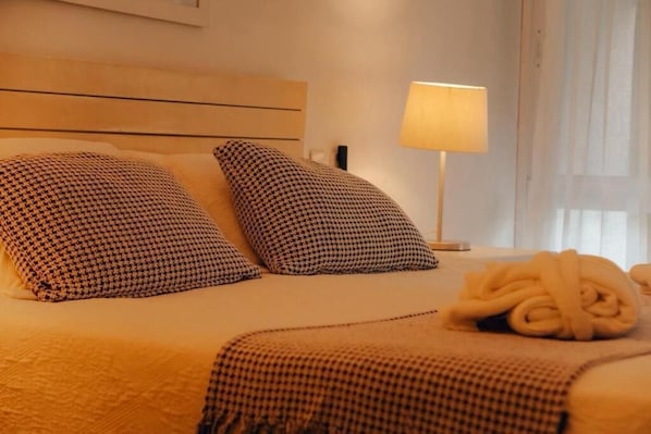 Deluxe-Suite, 1 Queen-Bett | Zimmersafe, Schreibtisch, laptopgeeigneter Arbeitsplatz