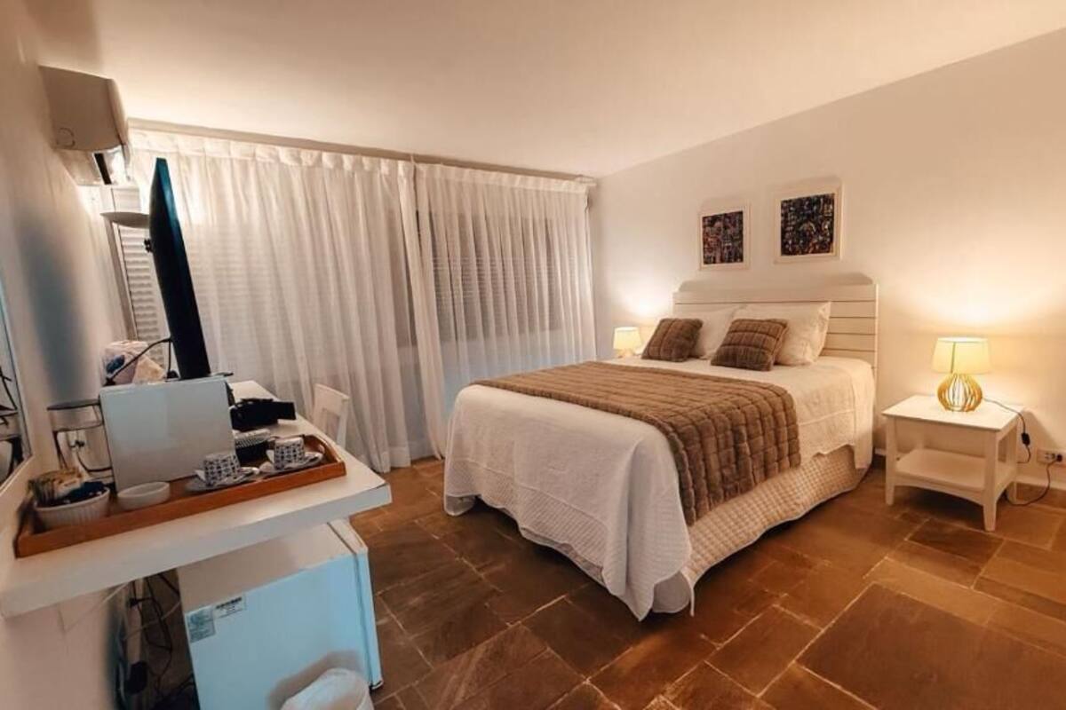 Suite Deluxe, 1 llit de matrimoni gran, vistes al jardí | Caixa forta a l'habitació i escriptori 