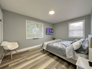 Iron/ironing board, WiFi, bed sheets - Arcade, Close to Fall,  off street Parking, WIFI (Niagara Falls)