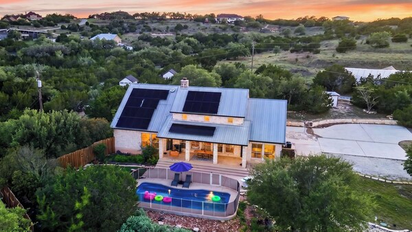 Bonham Retreat By Avantstay Non-toxic Wellness Home + Recording & Podcast Studios + Infrared Sauna Pool + Firepit Hill Country - Lakeway, TX