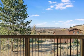 Property grounds - 3BR House of Slopes & Scenery in Heart of Granby (Granby)