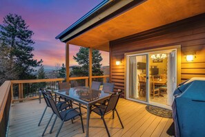Outdoor dining - 3BR House of Slopes & Scenery in Heart of Granby (Granby)