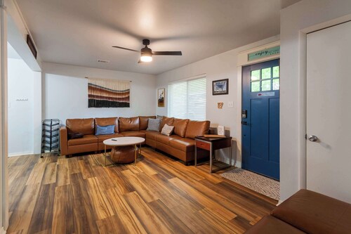 Near U of A - 4BR, Mtn Views, Pet-friendly