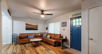 Near U of A - 4BR, Mtn Views, Pet-friendly