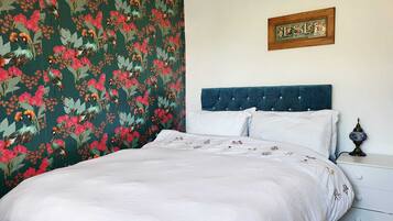 Iron/ironing board, WiFi, bed sheets