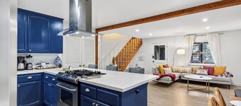 Angeles Boulevard by Avantstay Striking Mountain Home + Fire Pit + Foosball + 2 Living Areas Near Big Bear Mountain Resort + Village + Lake
