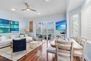 Smart TV, books, stereo, offices - 3BR House Clearwater - Boat Dock & Pool (Clearwater)
