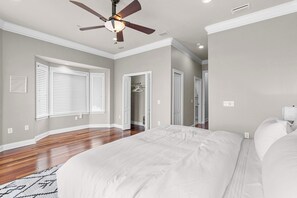 3 bedrooms, desk, iron/ironing board, WiFi - 3BR House Clearwater - Boat Dock & Pool (Clearwater)