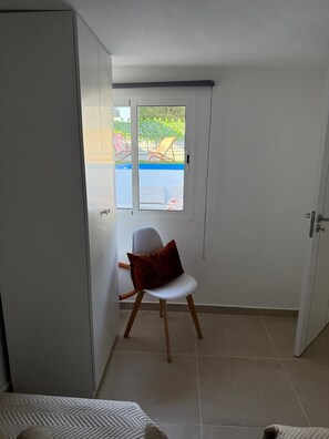 2 bedrooms, iron/ironing board, Internet, bed sheets