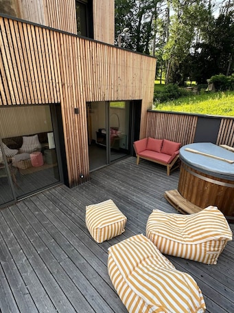 Terrace/patio. Pigeonnier centre-ville avec bain nordique privé
