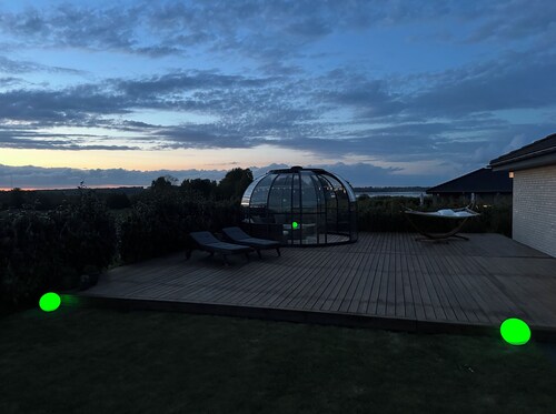 Holbæk Fjord View Retreat - large house with beautiful outdoor areas and sunset
