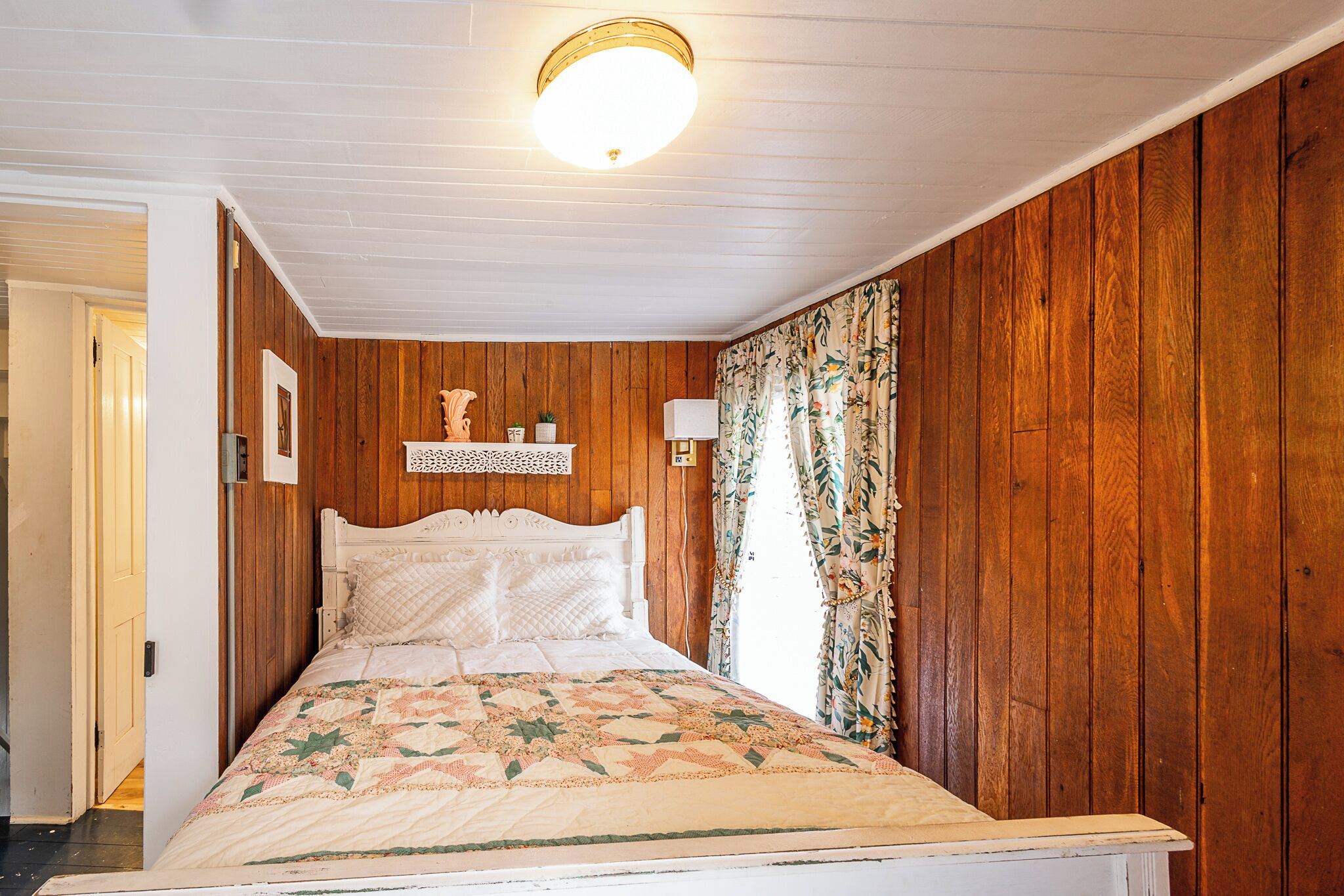 3 bedrooms, iron/ironing board, travel crib, free WiFi
