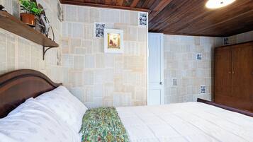 3 bedrooms, iron/ironing board, travel crib, free WiFi