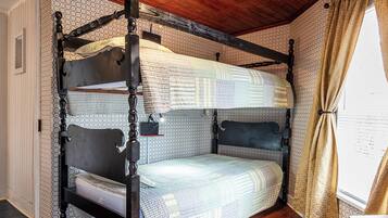 3 bedrooms, iron/ironing board, travel crib, free WiFi