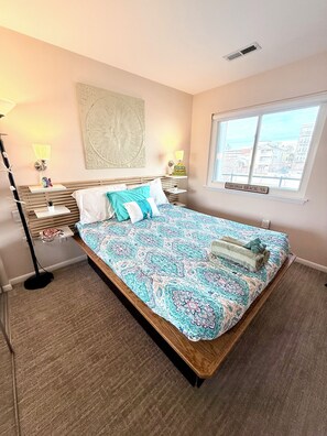 Iron/ironing board, WiFi, bed sheets - Playa Sin Olas - Virginia Beach - Walk To Beach - Family Friendly (Virginia Beach)