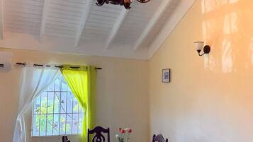 House, 3 Bedrooms, Accessible | Dining room