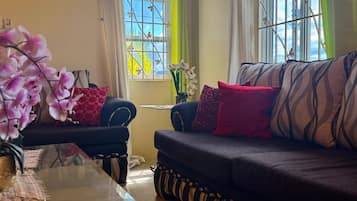 House, 3 Bedrooms, Accessible | Living area