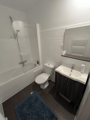 Handtücher, Seife, Toilettenpapier